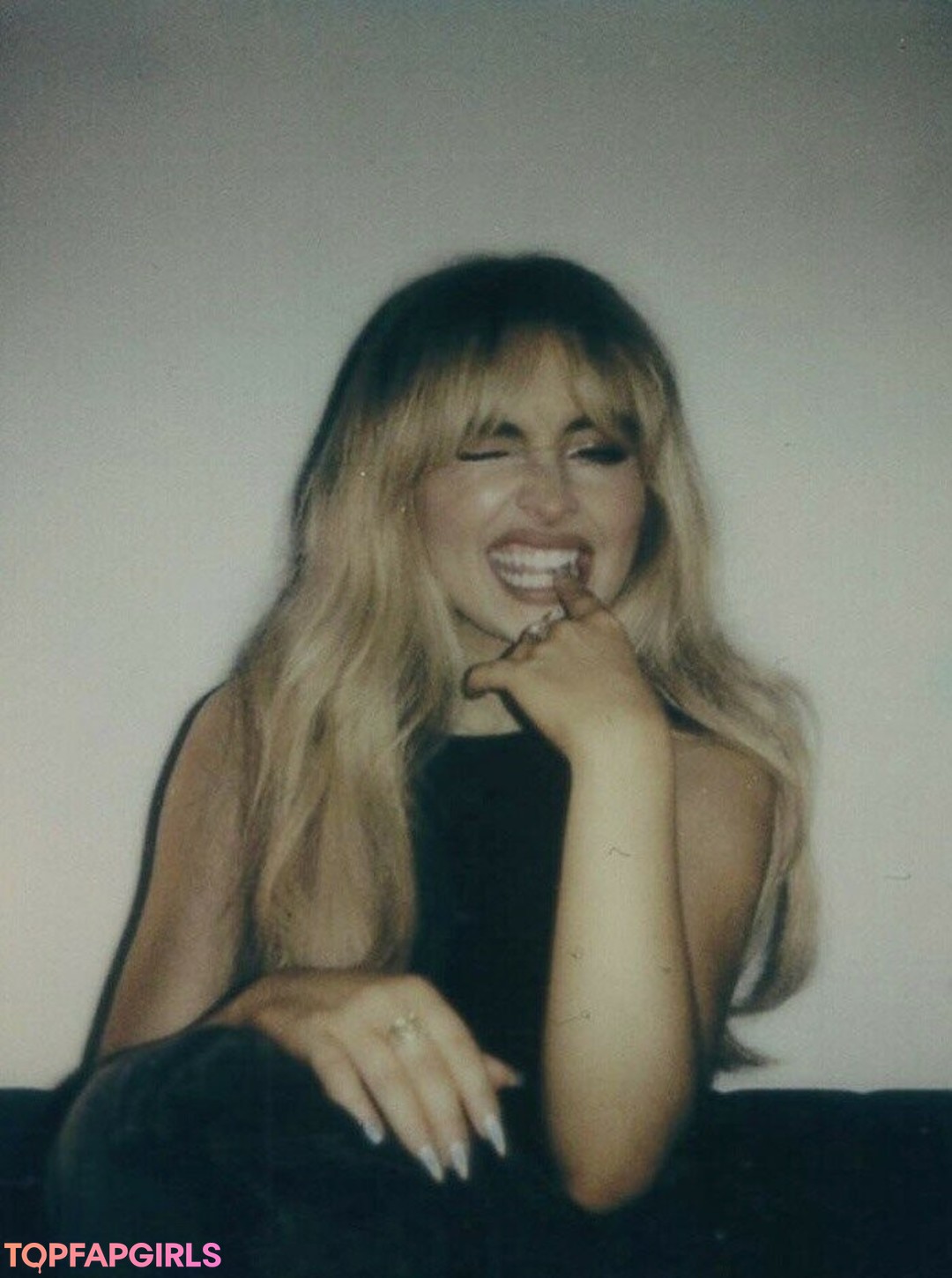 Naakte gelekte OnlyFans-foto van Sabrina Carpenter #1677