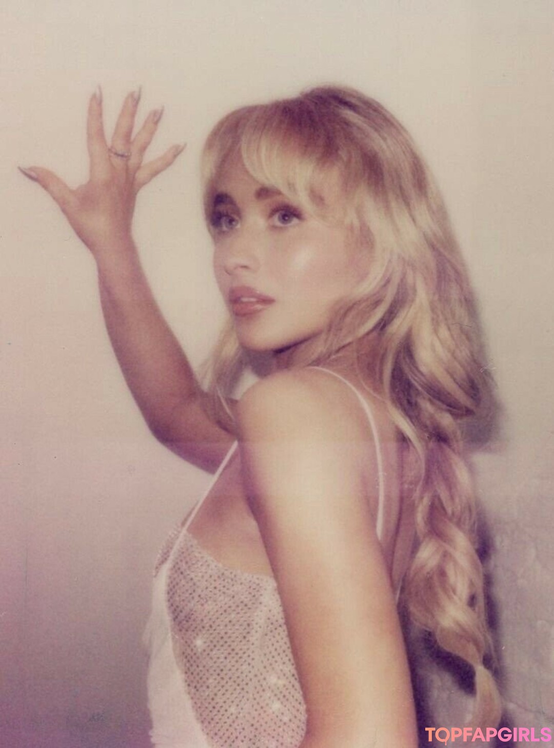 Naakte gelekte OnlyFans-foto van Sabrina Carpenter #1691