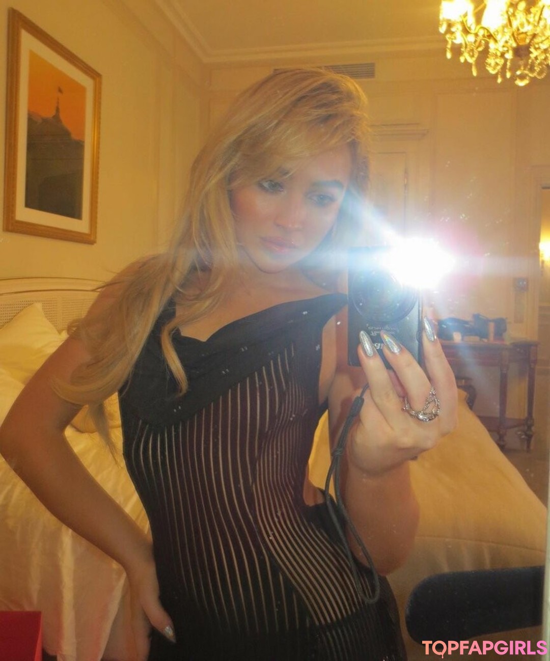 Naakte gelekte OnlyFans-foto van Sabrina Carpenter #1719