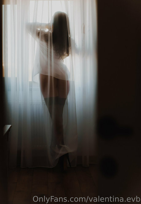 Naakte gelekte OnlyFans-foto van Valentinaevb
