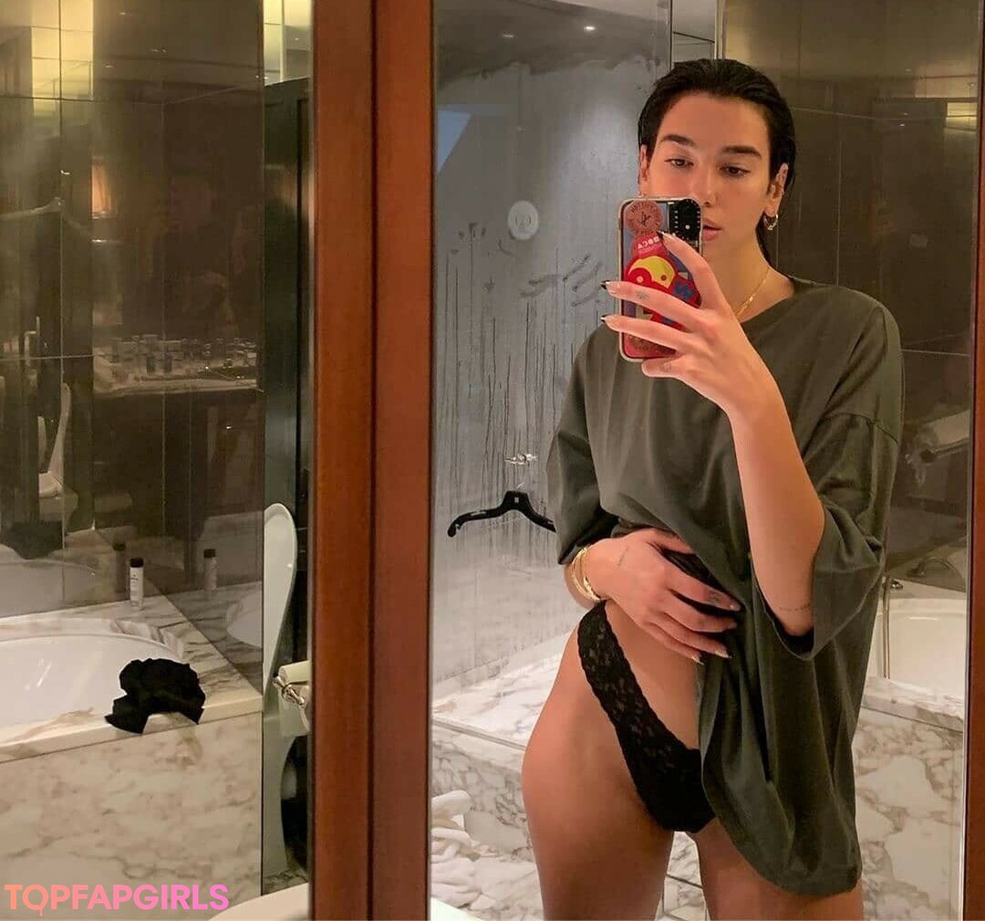 Naakte gelekte OnlyFans-foto van Dua Lipa #1012