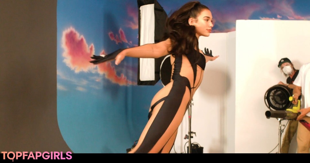 Naakte gelekte OnlyFans-foto van Dua Lipa #1024