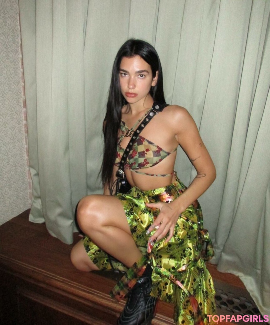 Naakte gelekte OnlyFans-foto van Dua Lipa #1070