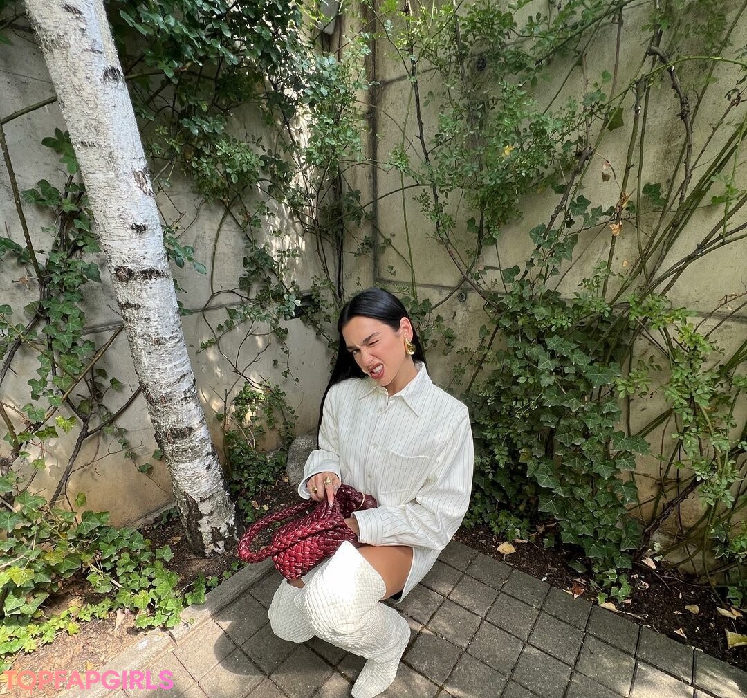 Naakte gelekte OnlyFans-foto van Dua Lipa #1092