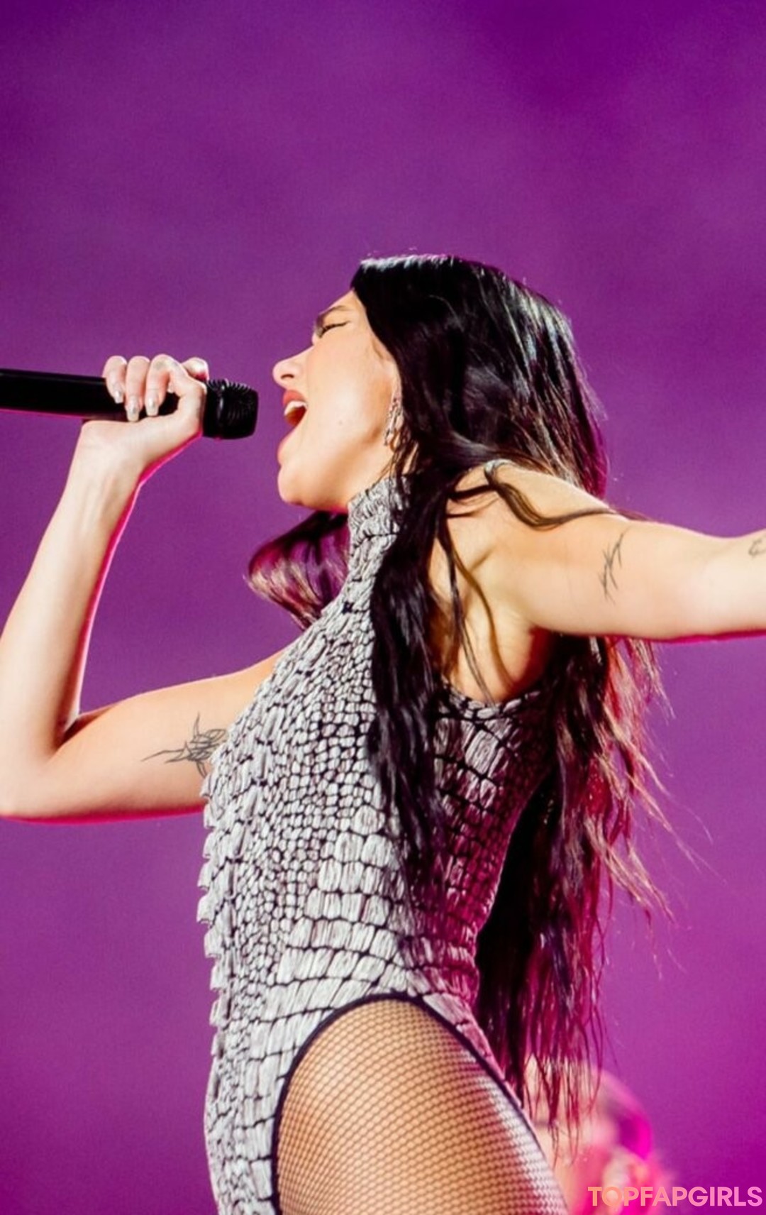 Naakte gelekte OnlyFans-foto van Dua Lipa #1112