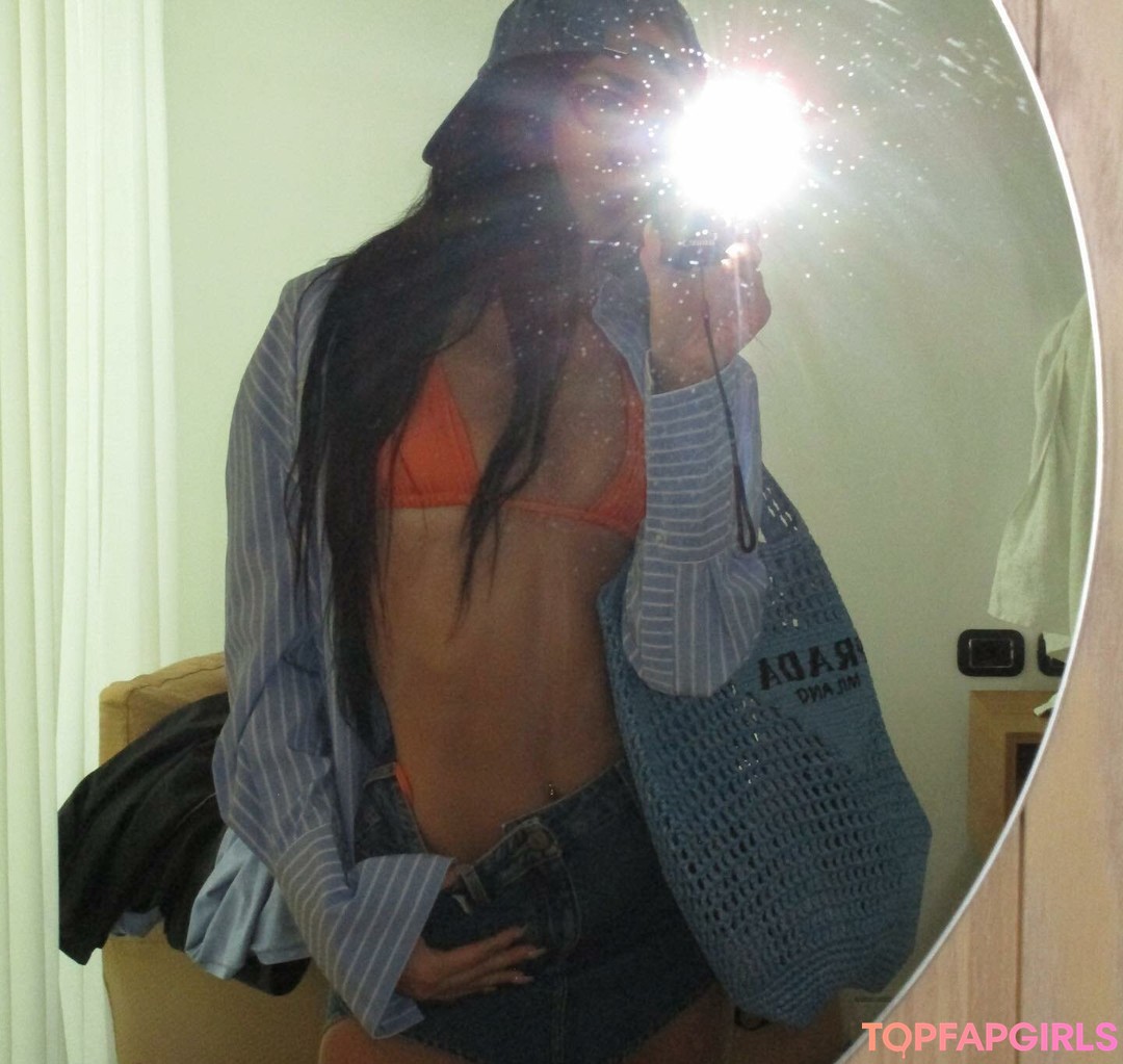 Naakte gelekte OnlyFans-foto van Dua Lipa #1120