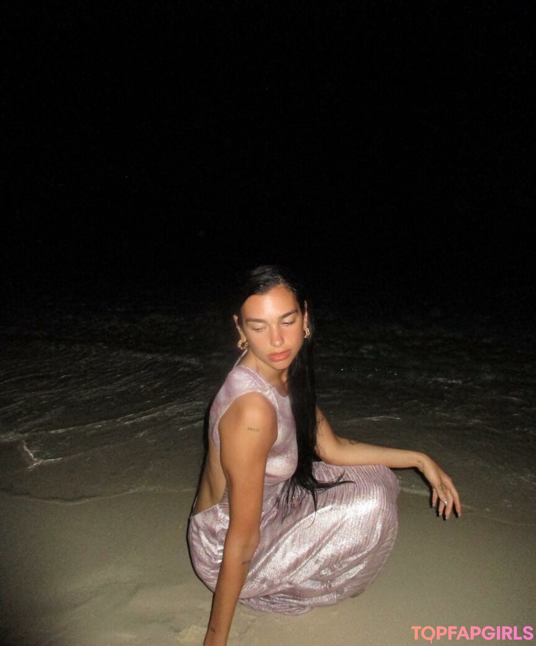 Naakte gelekte OnlyFans-foto van Dua Lipa #1125