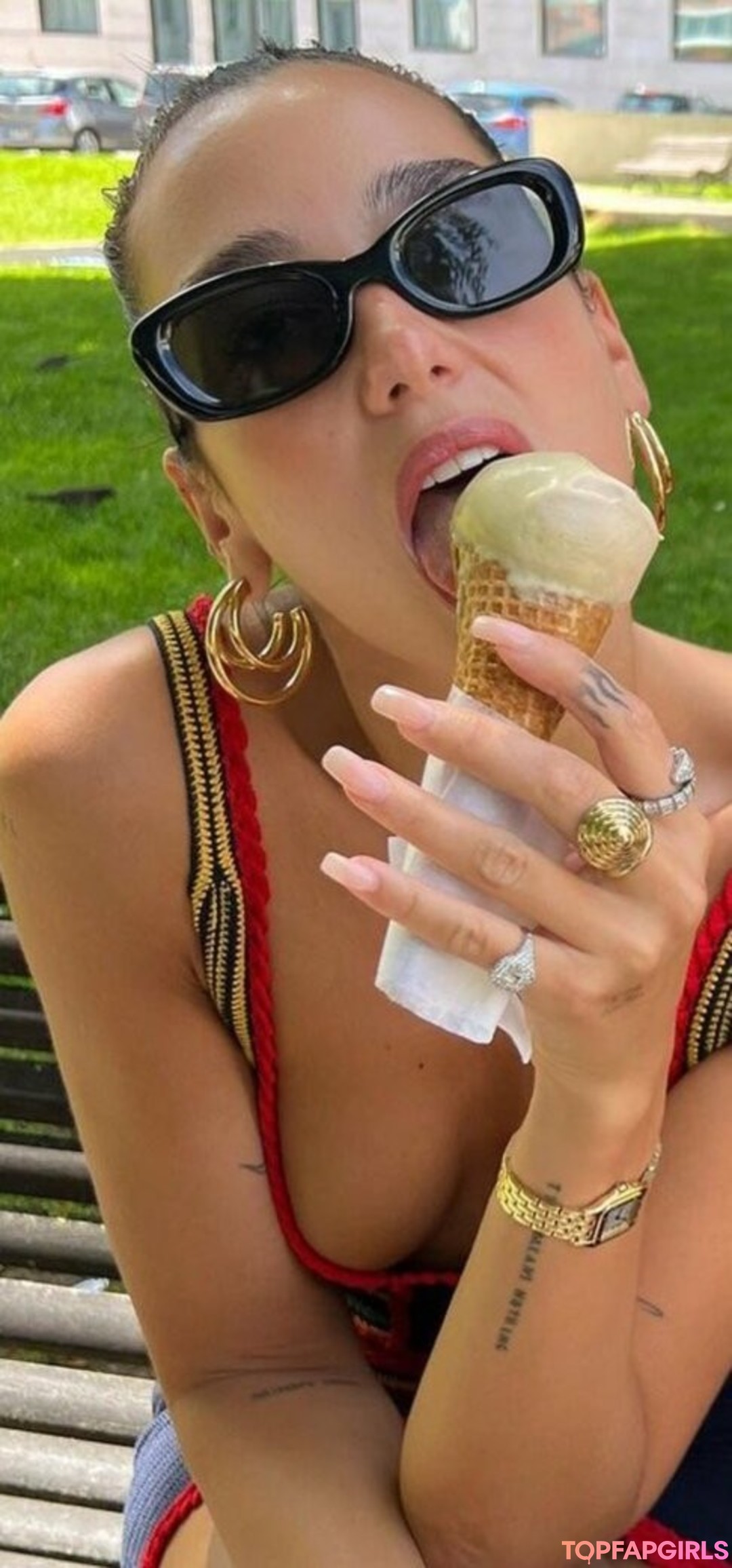 Naakte gelekte OnlyFans-foto van Dua Lipa #1175