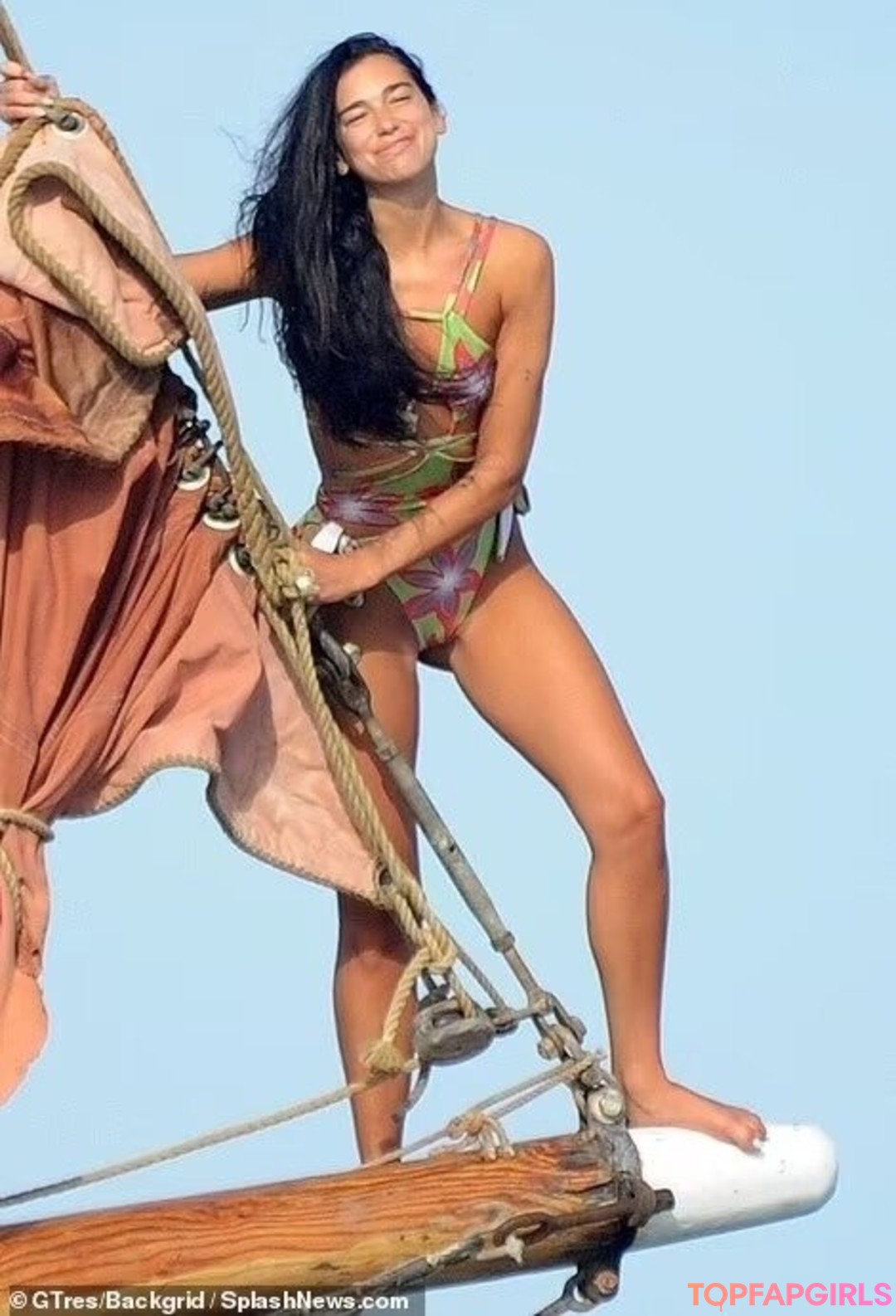 Naakte gelekte OnlyFans-foto van Dua Lipa #1209
