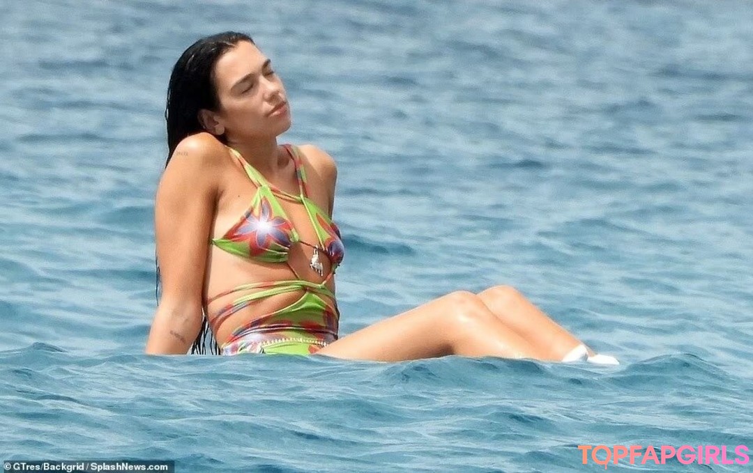 Naakte gelekte OnlyFans-foto van Dua Lipa #1215