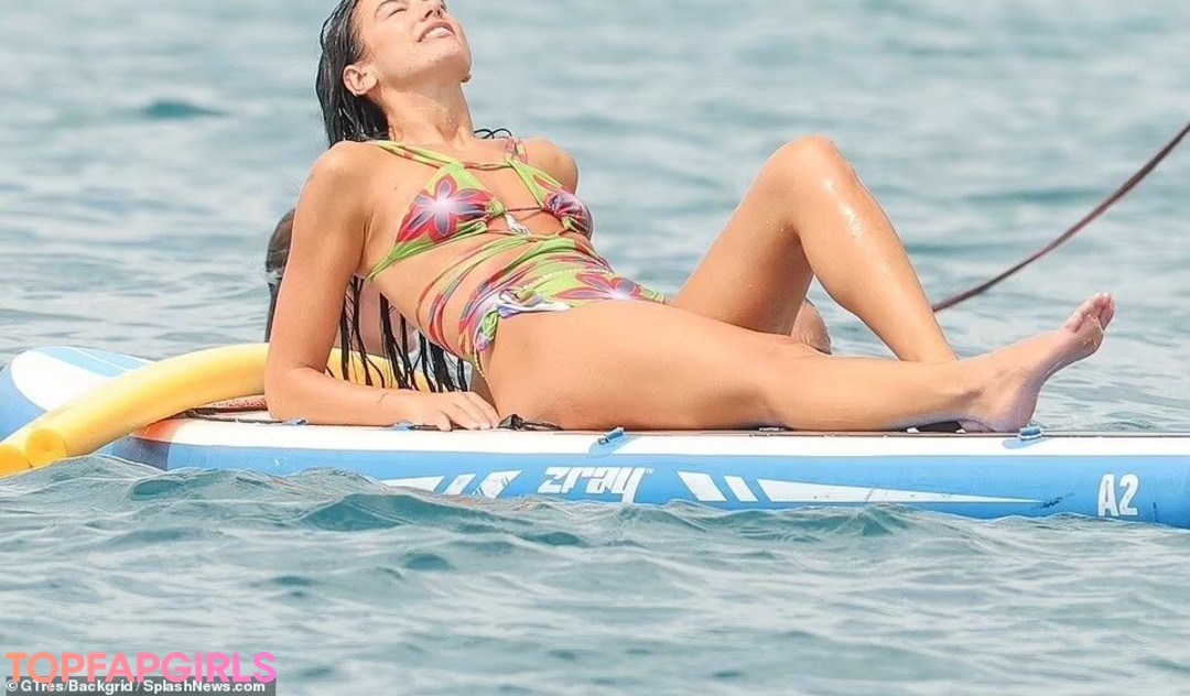 Naakte gelekte OnlyFans-foto van Dua Lipa #1216