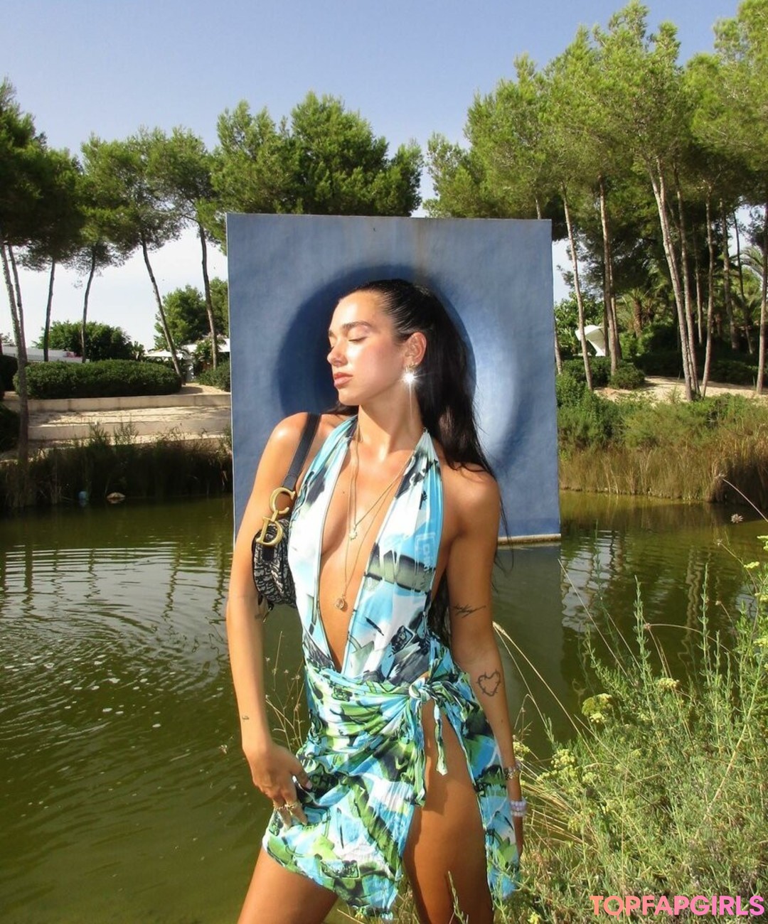 Naakte gelekte OnlyFans-foto van Dua Lipa #1277