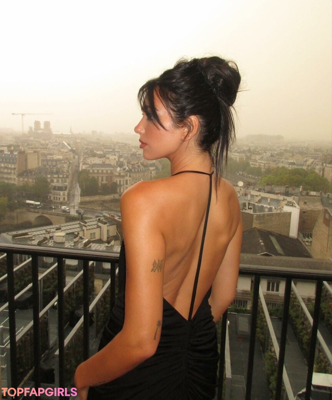 Naakte gelekte OnlyFans-foto van Dua Lipa #1297