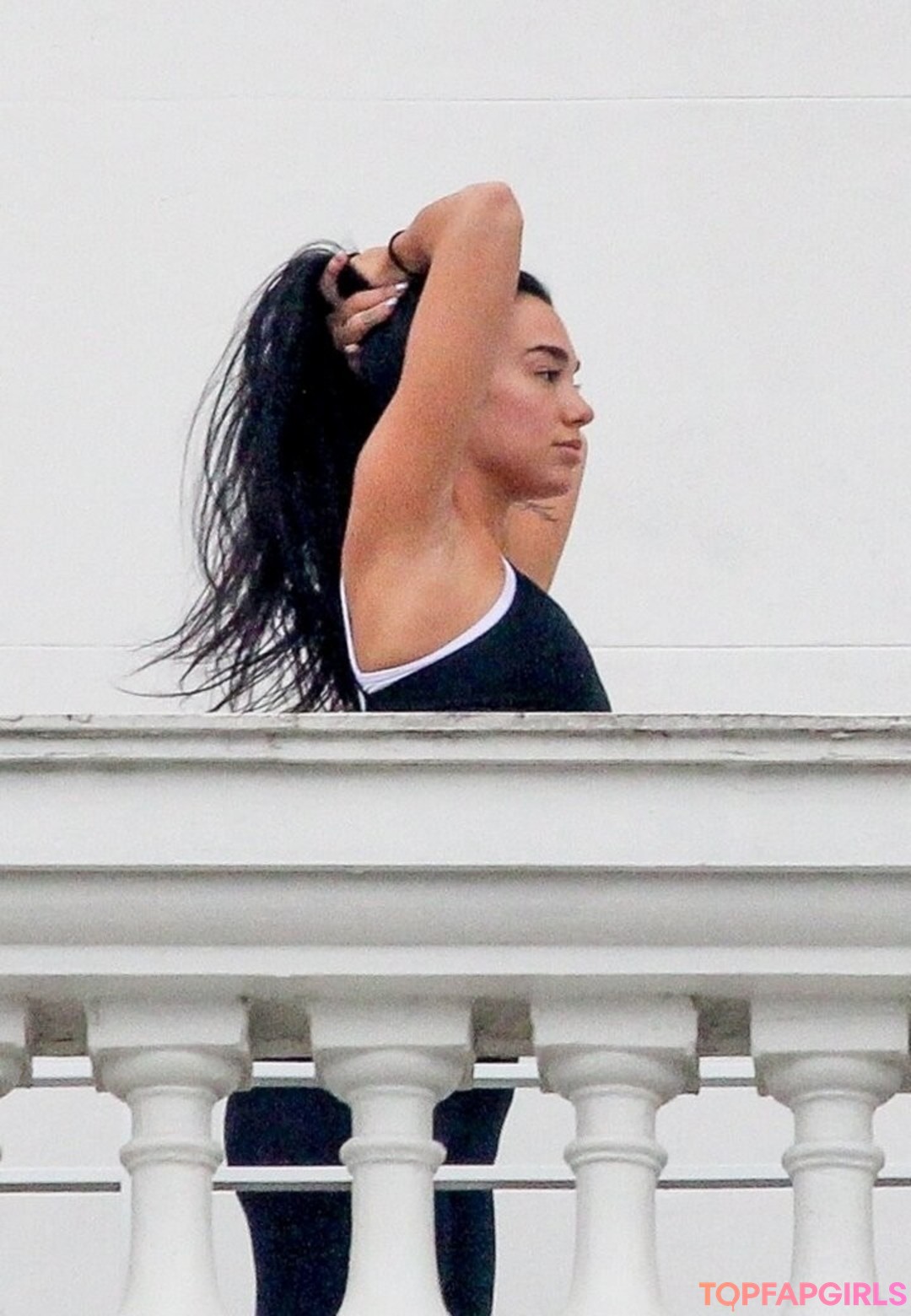 Naakte gelekte OnlyFans-foto van Dua Lipa #1328