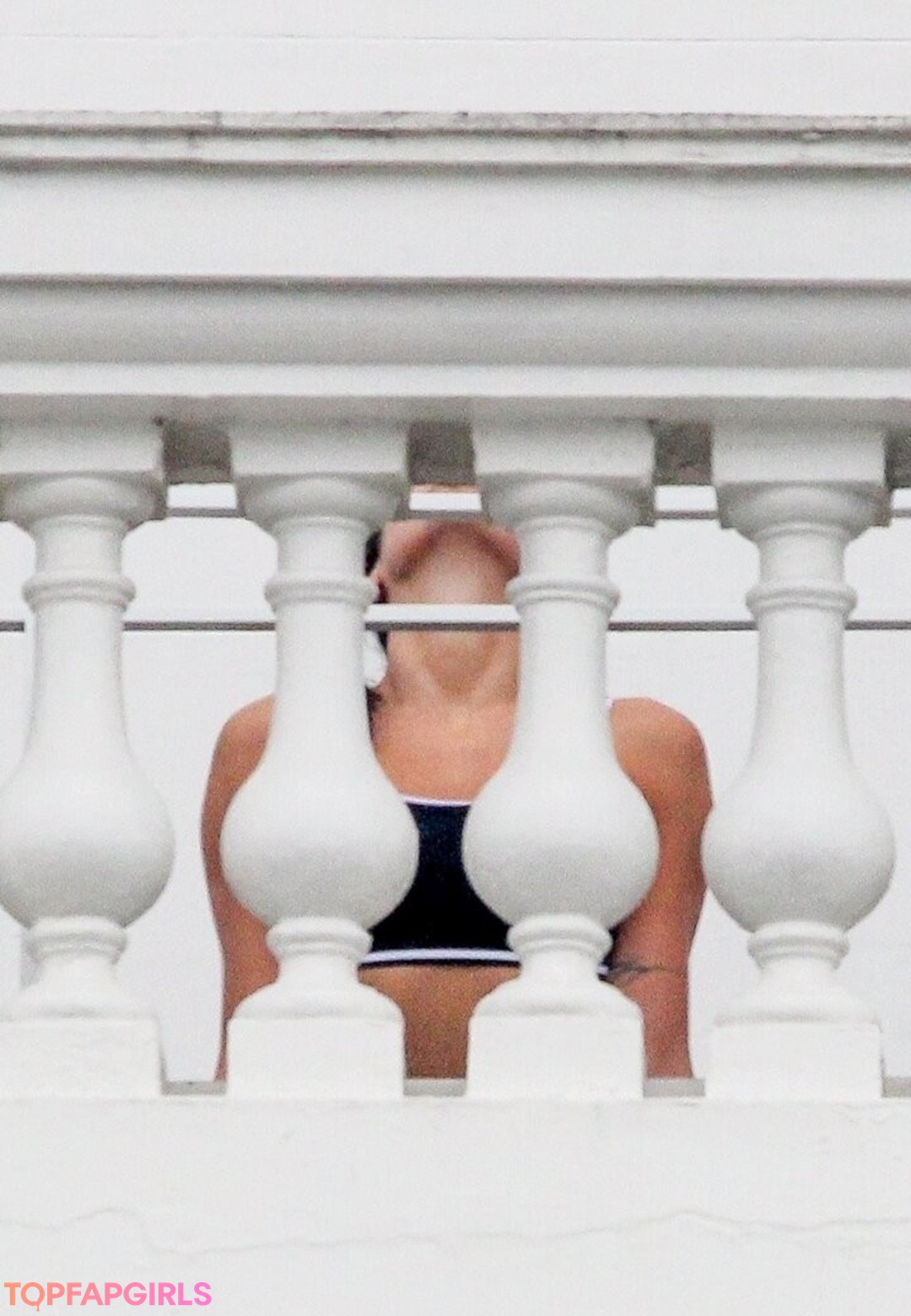 Naakte gelekte OnlyFans-foto van Dua Lipa #1340