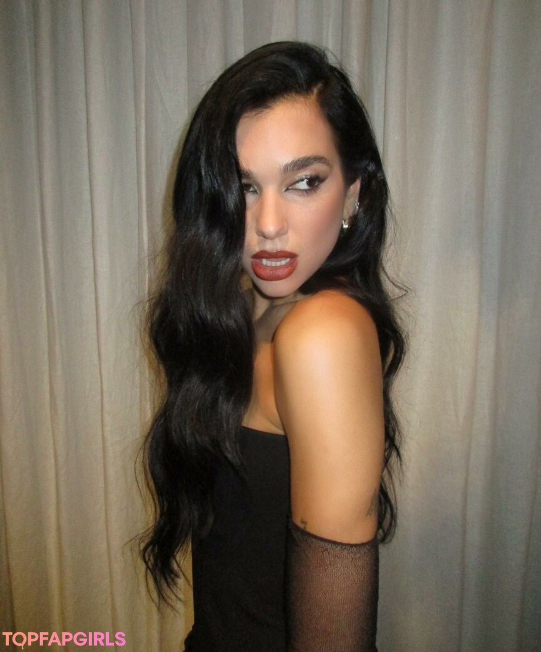 Naakte gelekte OnlyFans-foto van Dua Lipa #1415