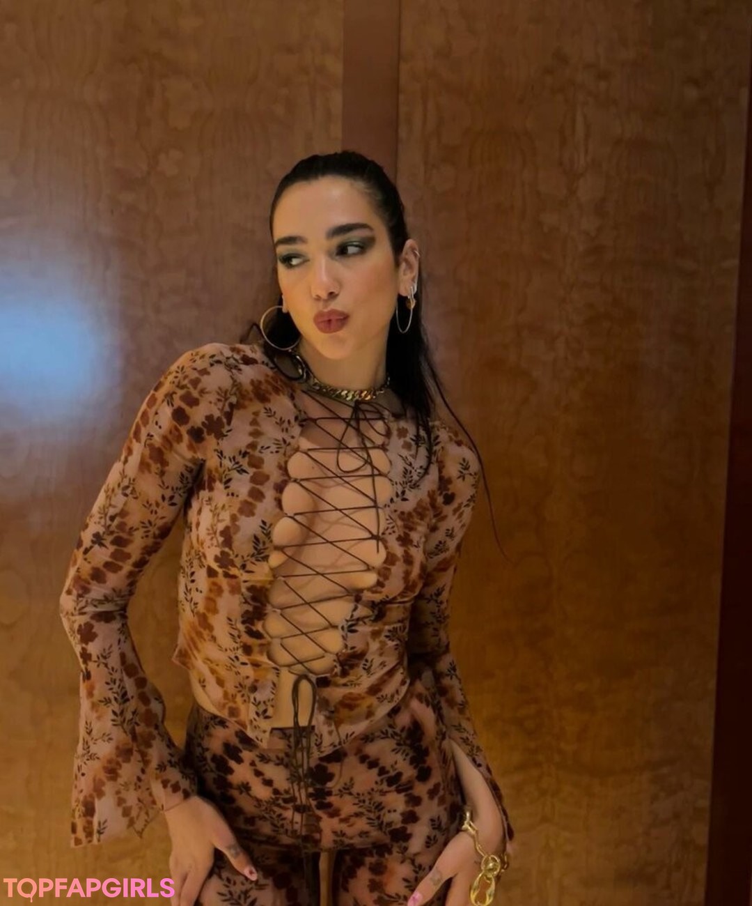 Naakte gelekte OnlyFans-foto van Dua Lipa #1514