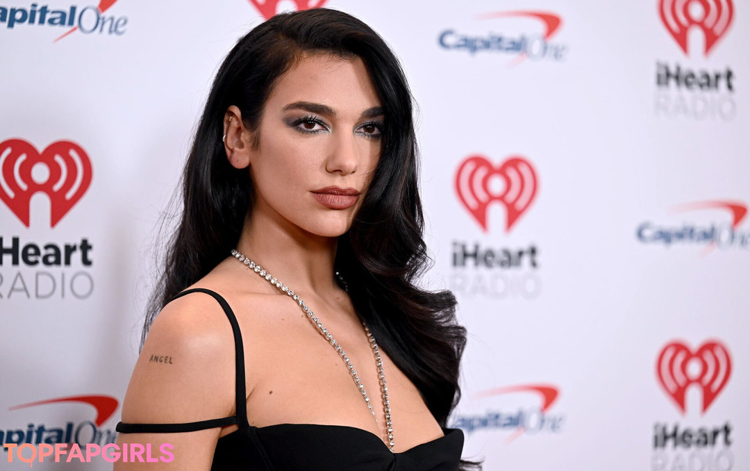 Naakte gelekte OnlyFans-foto van Dua Lipa #1634