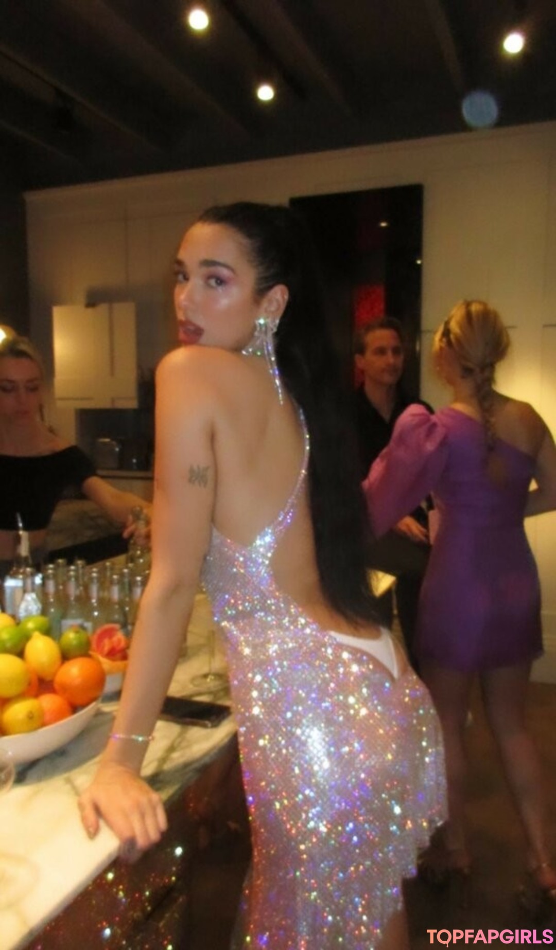 Naakte gelekte OnlyFans-foto van Dua Lipa #1744