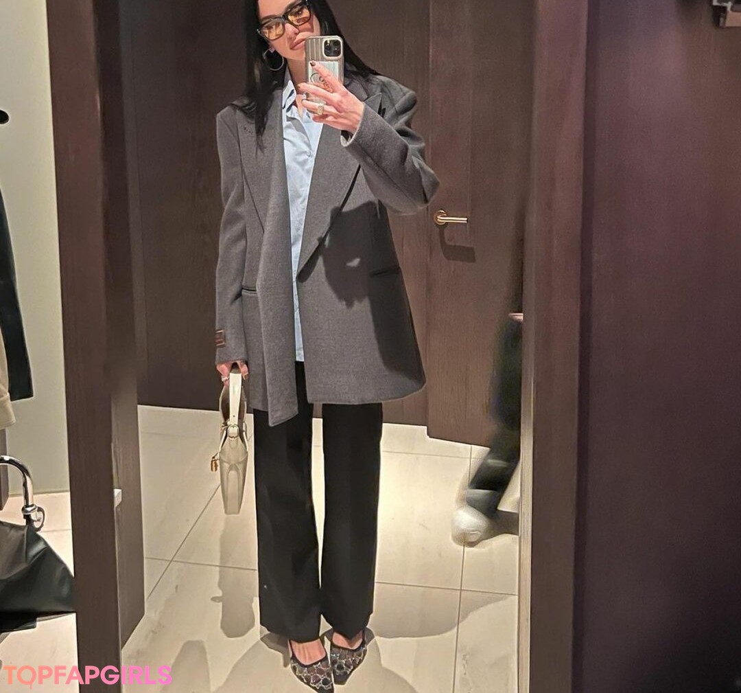 Naakte gelekte OnlyFans-foto van Dua Lipa #1752