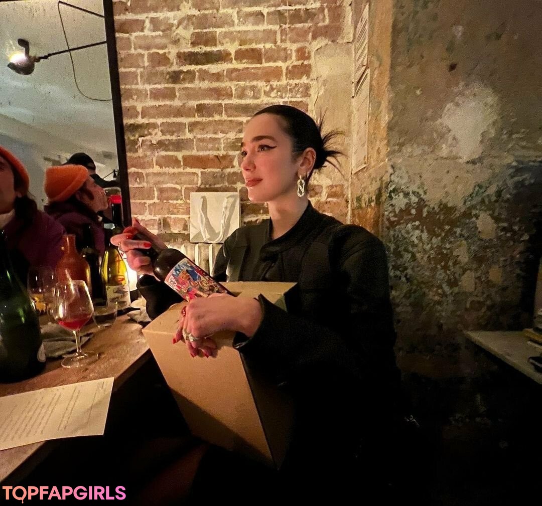 Naakte gelekte OnlyFans-foto van Dua Lipa #1792