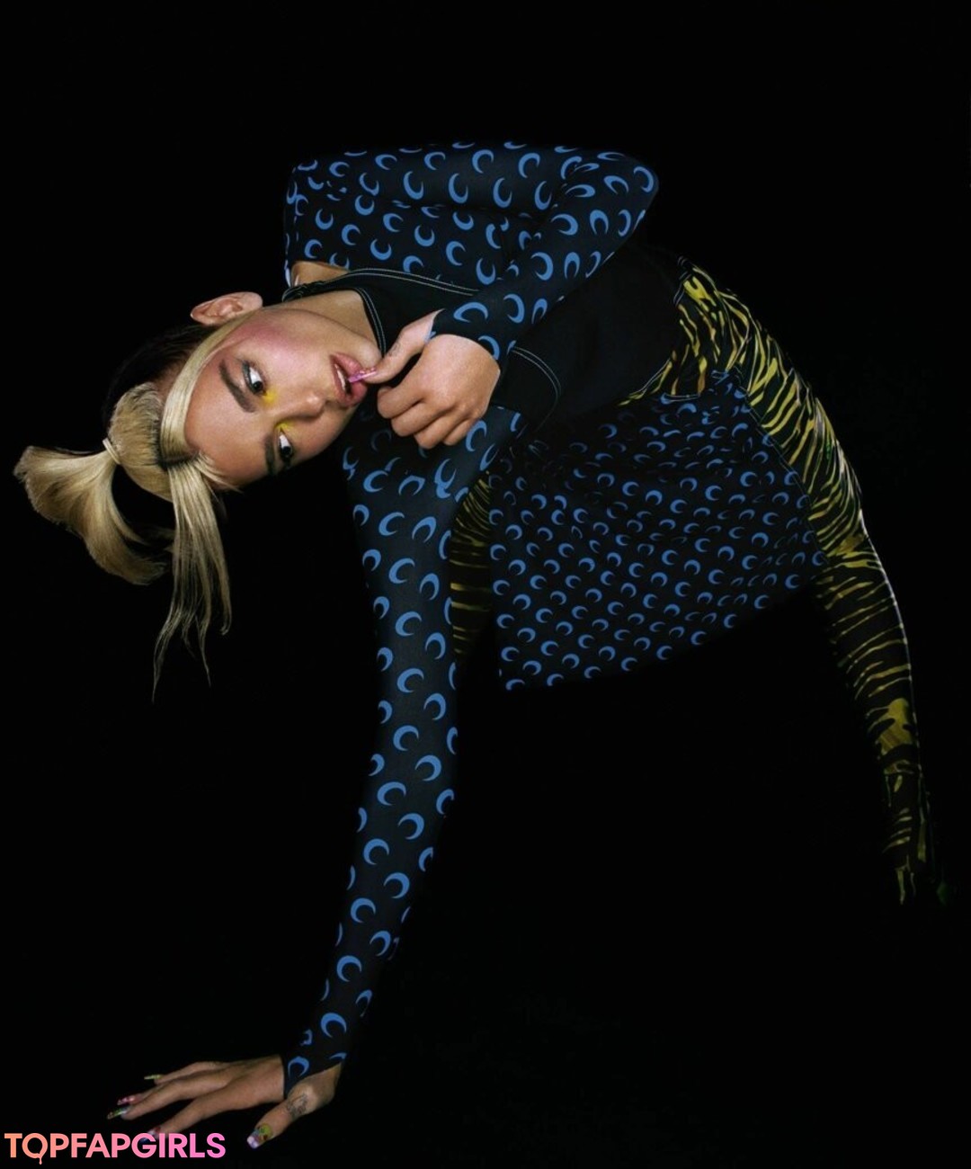 Naakte gelekte OnlyFans-foto van Dua Lipa #1835