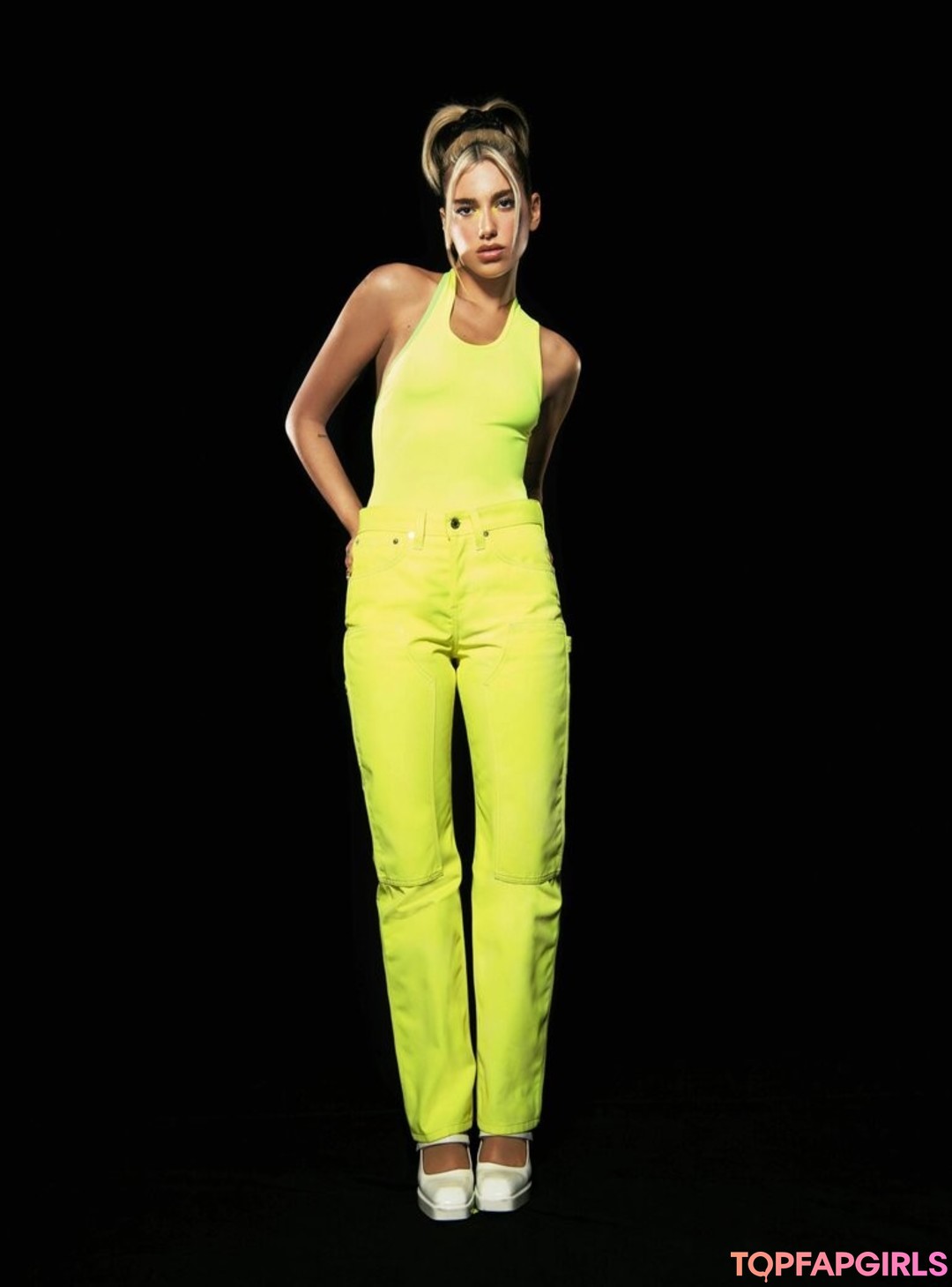 Naakte gelekte OnlyFans-foto van Dua Lipa #1841