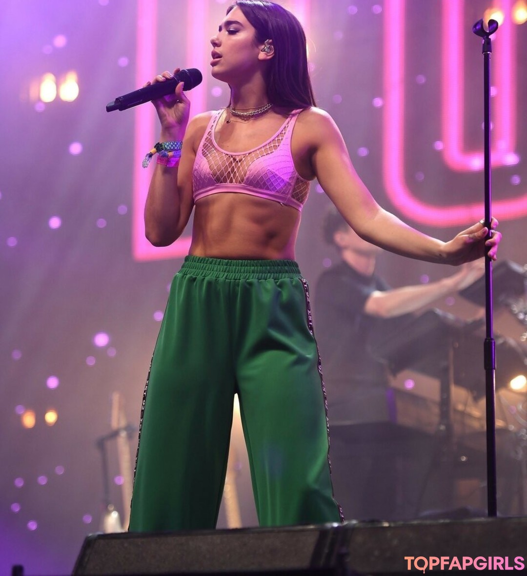 Naakte gelekte OnlyFans-foto van Dua Lipa #1851