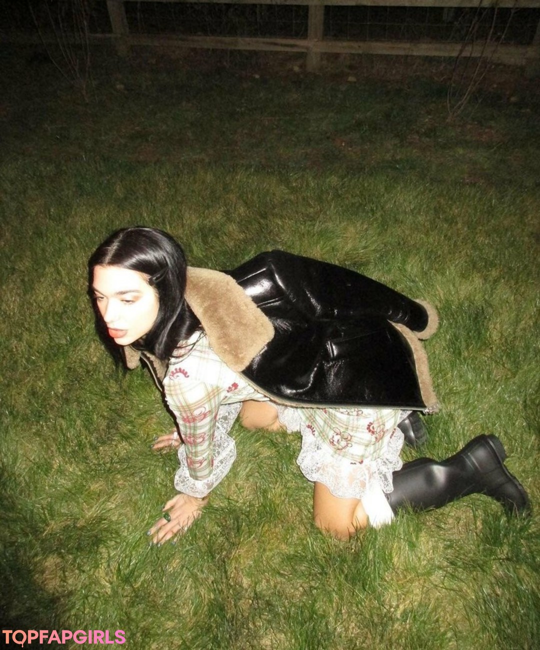 Naakte gelekte OnlyFans-foto van Dua Lipa #1967