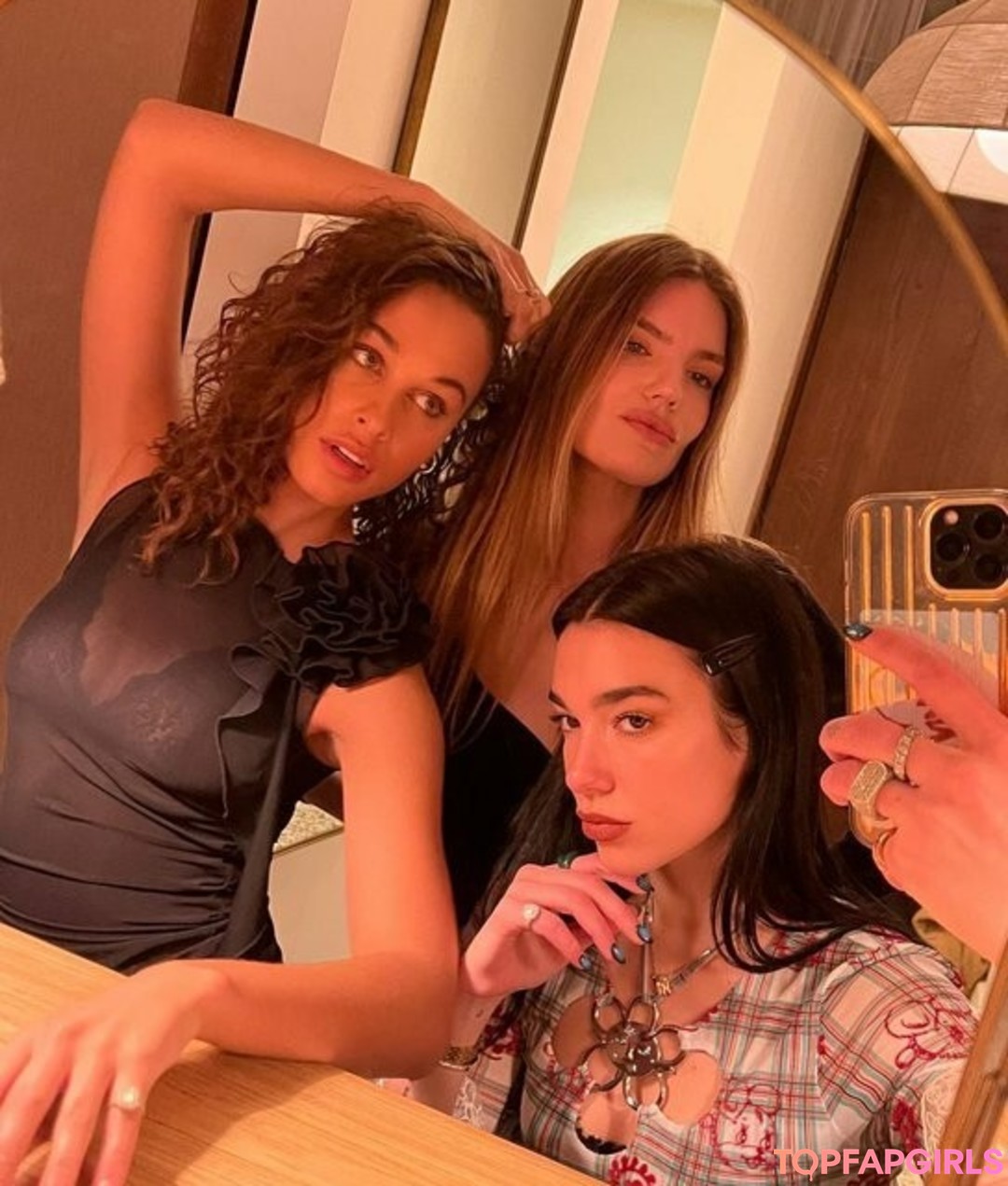 Naakte gelekte OnlyFans-foto van Dua Lipa #1972