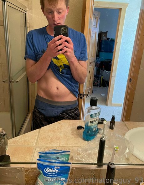 Naakte gelekte OnlyFans-foto van Thatoneguy93