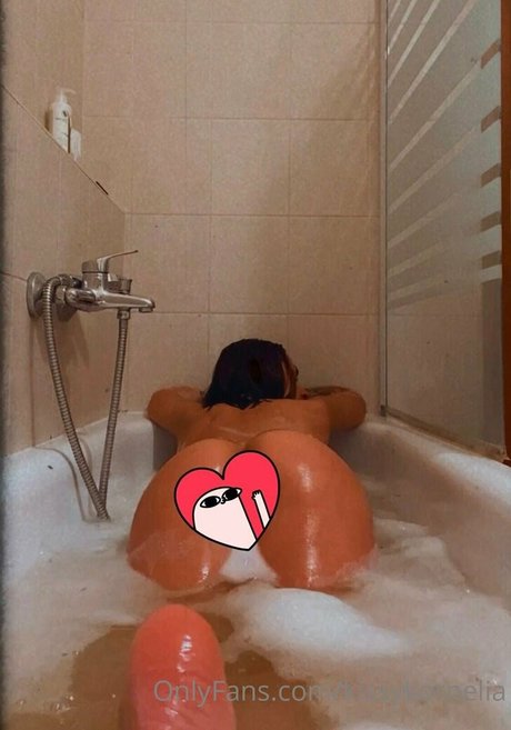 Naakte gelekte OnlyFans-foto van Kissykornelia