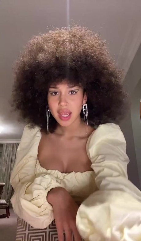 Naakte gelekte OnlyFans-foto van Sofia Wylie