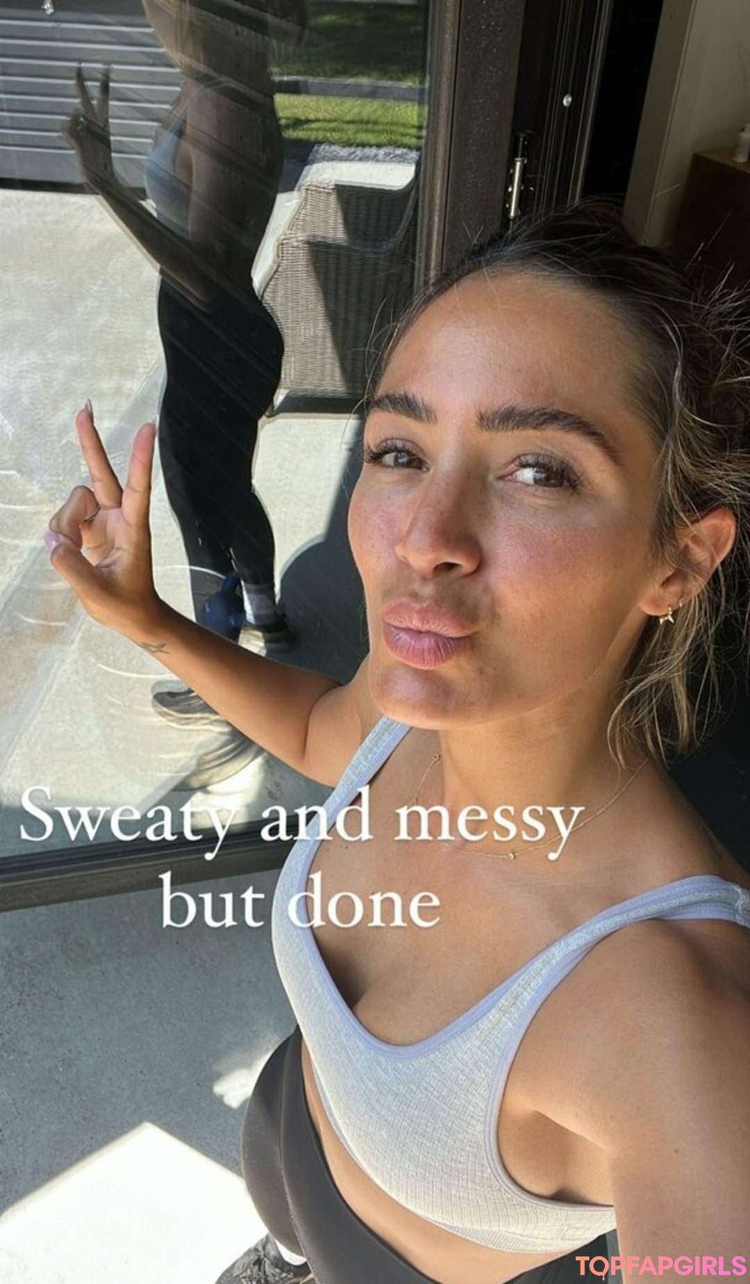 Naakte gelekte OnlyFans-foto van Frankie Bridge #1103