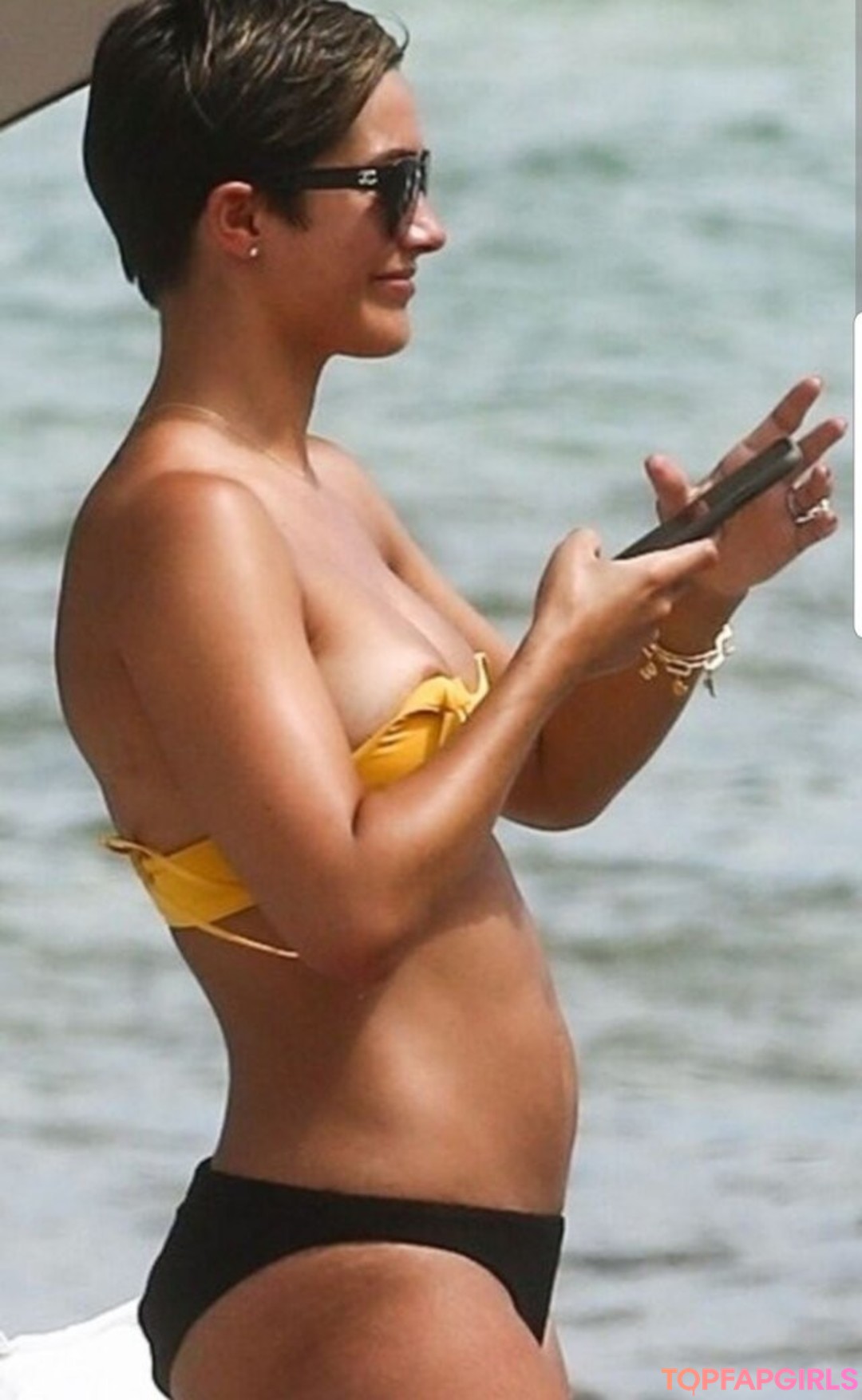 Naakte gelekte OnlyFans-foto van Frankie Bridge #1136