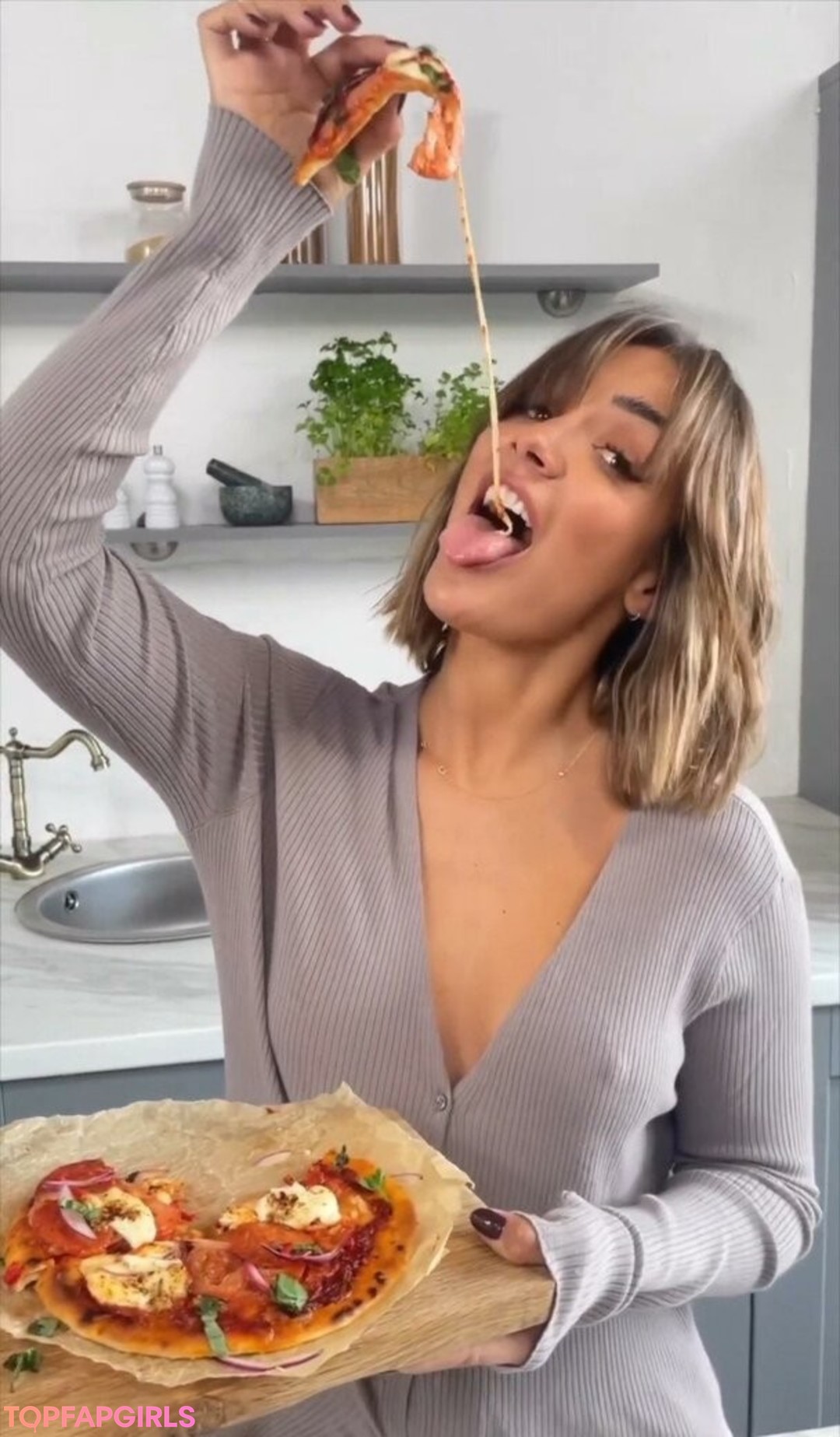Naakte gelekte OnlyFans-foto van Frankie Bridge #1315