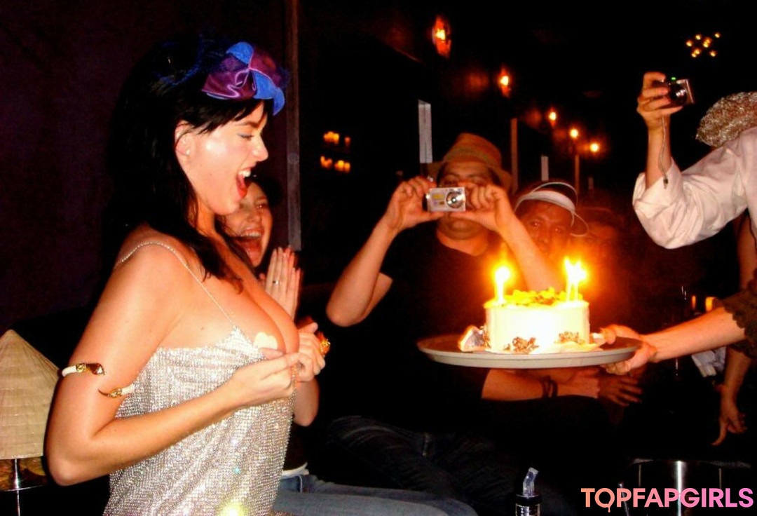 Naakte gelekte OnlyFans-foto van Katy Perry #1125
