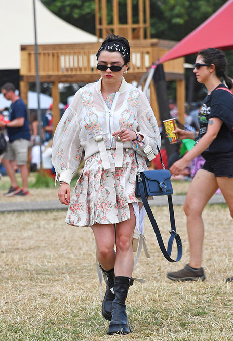 Naakte gelekte OnlyFans-foto van Maisie Williams