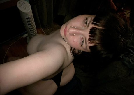 Naakte gelekte OnlyFans-foto van Agoraphothicc