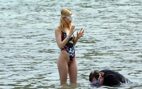 Naakte gelekte OnlyFans-foto van Nicola Peltz