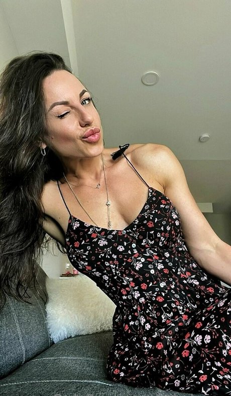Naakte gelekte OnlyFans-foto van Nikolegy