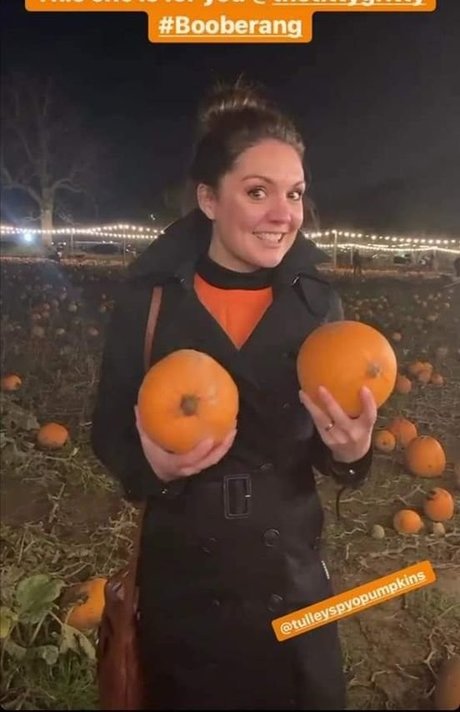 Naakte gelekte OnlyFans-foto van Laura Tobin