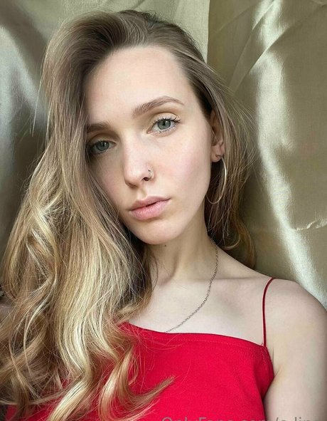 Naakte gelekte OnlyFans-foto van Elina