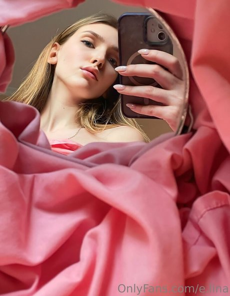 Naakte gelekte OnlyFans-foto van Elina