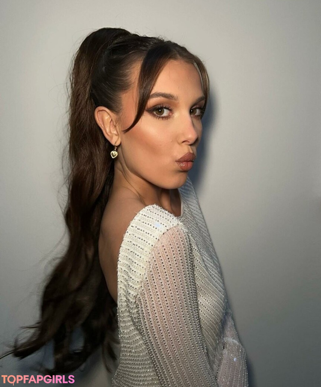 Naakte gelekte OnlyFans-foto van Millie Bobby Brown #1029