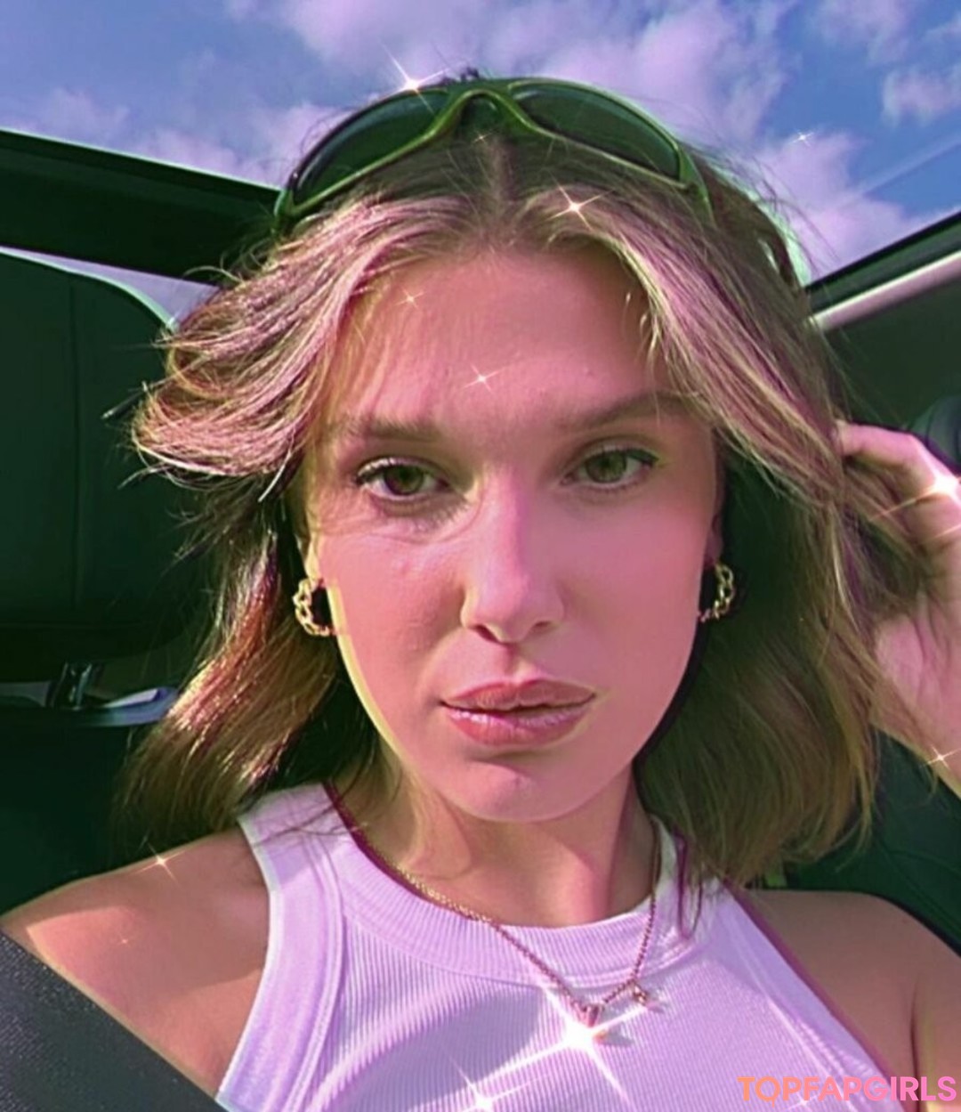 Naakte gelekte OnlyFans-foto van Millie Bobby Brown #1217
