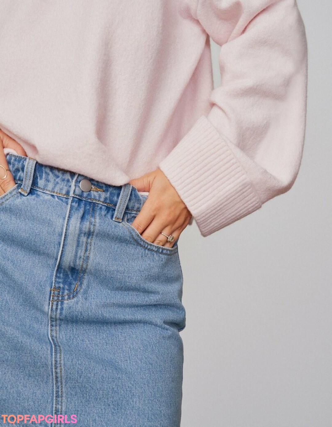 Naakte gelekte OnlyFans-foto van Millie Bobby Brown #1260