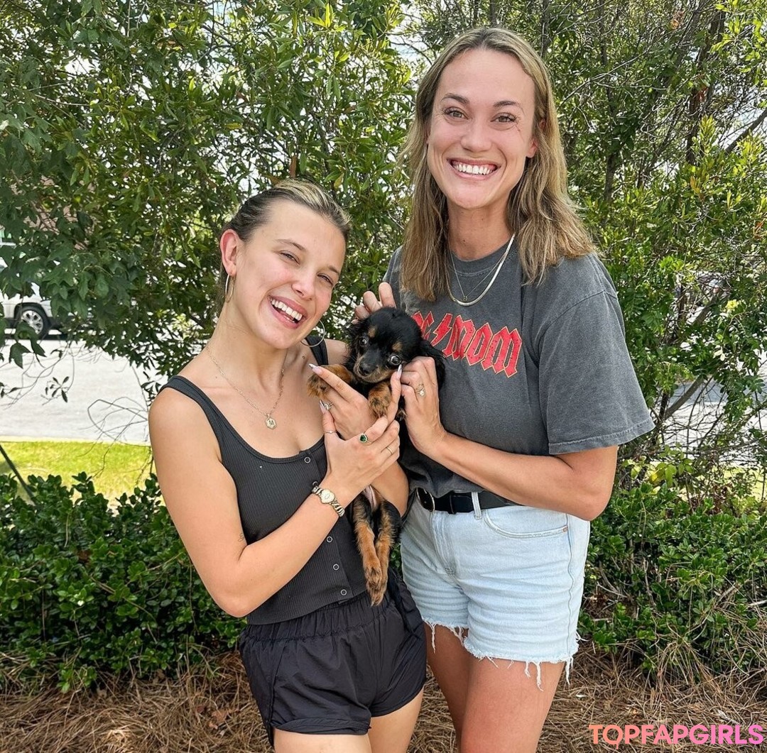 Naakte gelekte OnlyFans-foto van Millie Bobby Brown #1266