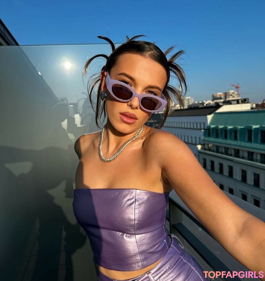 Naakte gelekte OnlyFans-foto van Millie Bobby Brown #1368