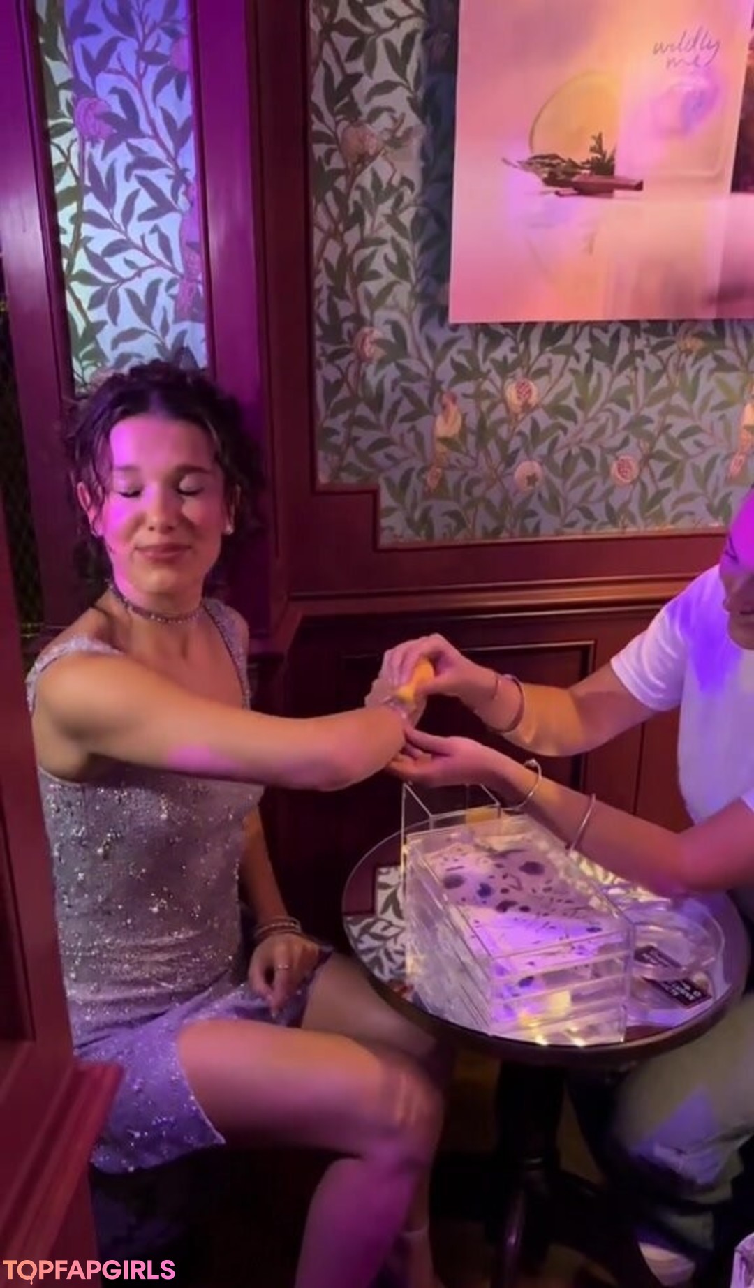 Naakte gelekte OnlyFans-foto van Millie Bobby Brown #1401
